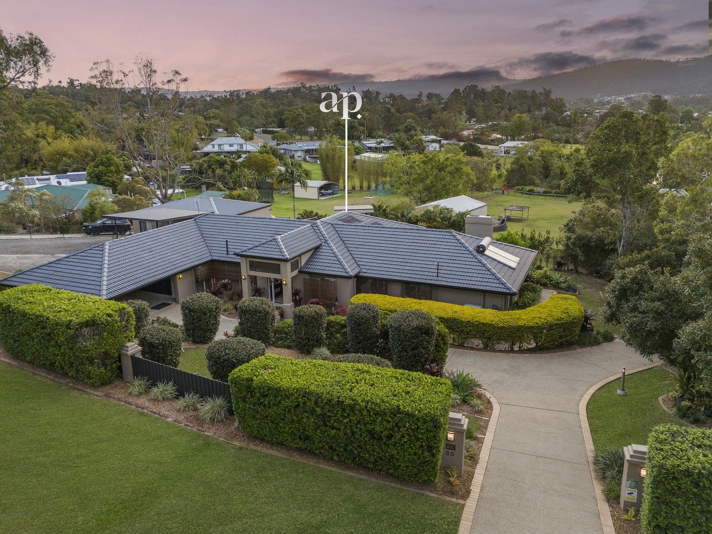 7 bedrooms House in 33 Ruth Terrace OXENFORD QLD, 4210