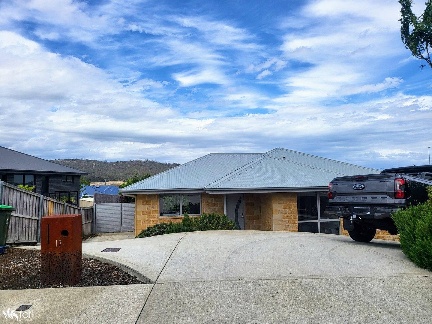 3 bedrooms House in 17 Hance Road HOWRAH TAS, 7018