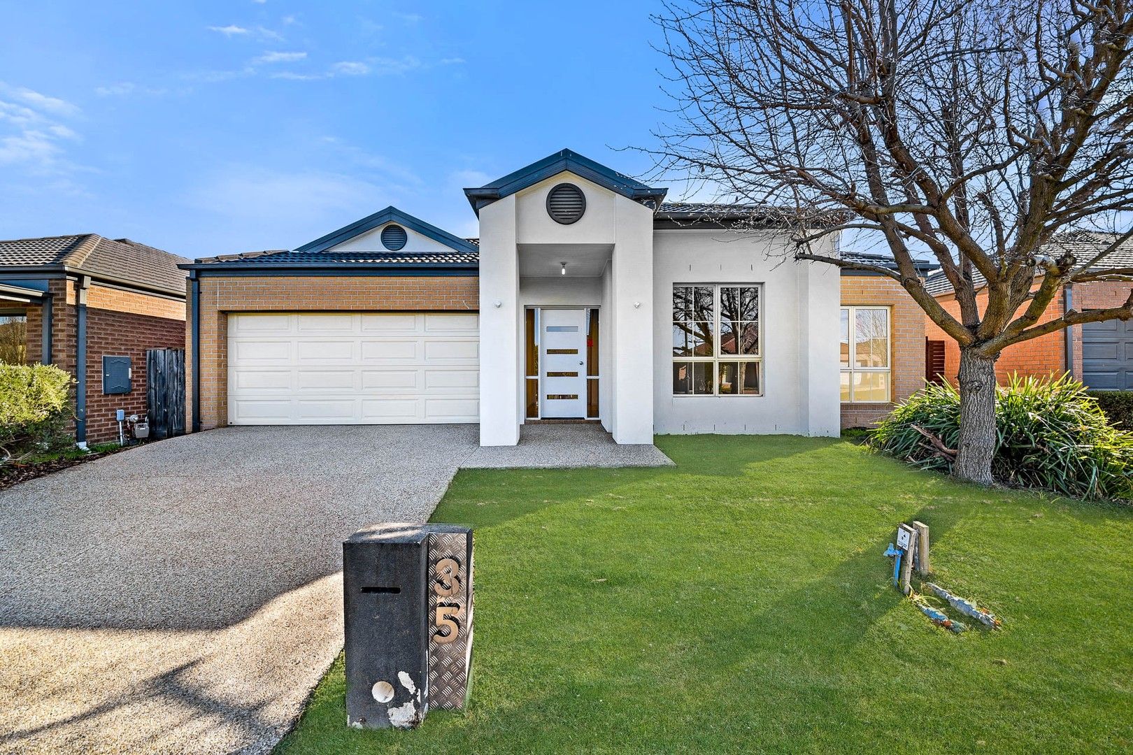 5 bedrooms House in 35 Flinders Park Drive OFFICER VIC, 3809