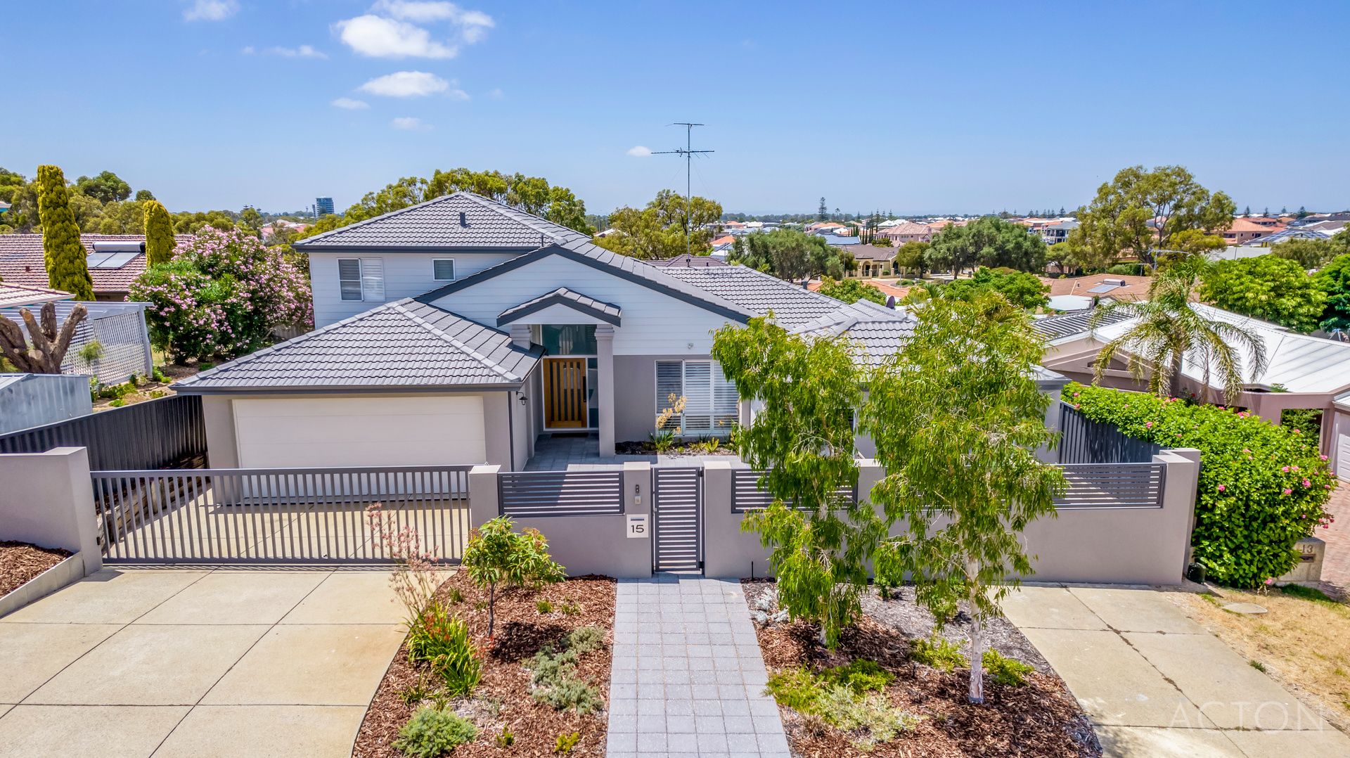4 bedrooms House in 15 Carina Circle HALLS HEAD WA, 6210