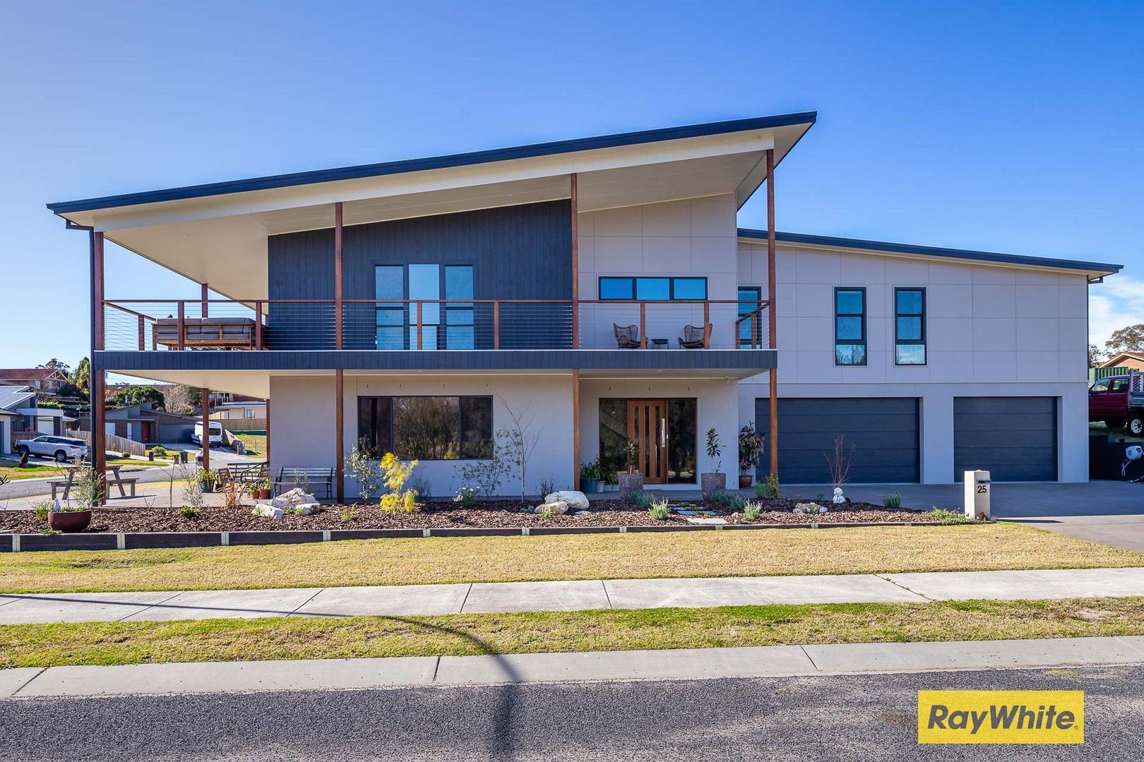 5 bedrooms House in 25 Holstein Street MORUYA NSW, 2537