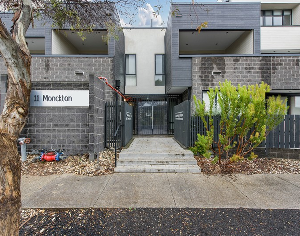 10/11 Monckton Place, Caroline Springs VIC 3023