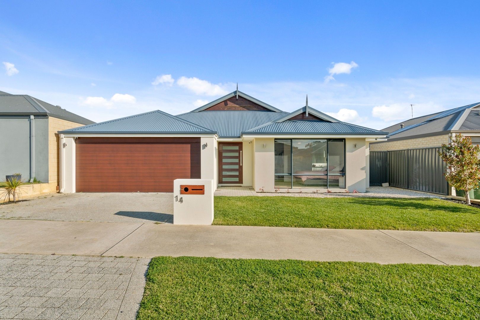 4 bedrooms House in 14 Moonee Street LAKELANDS WA, 6180