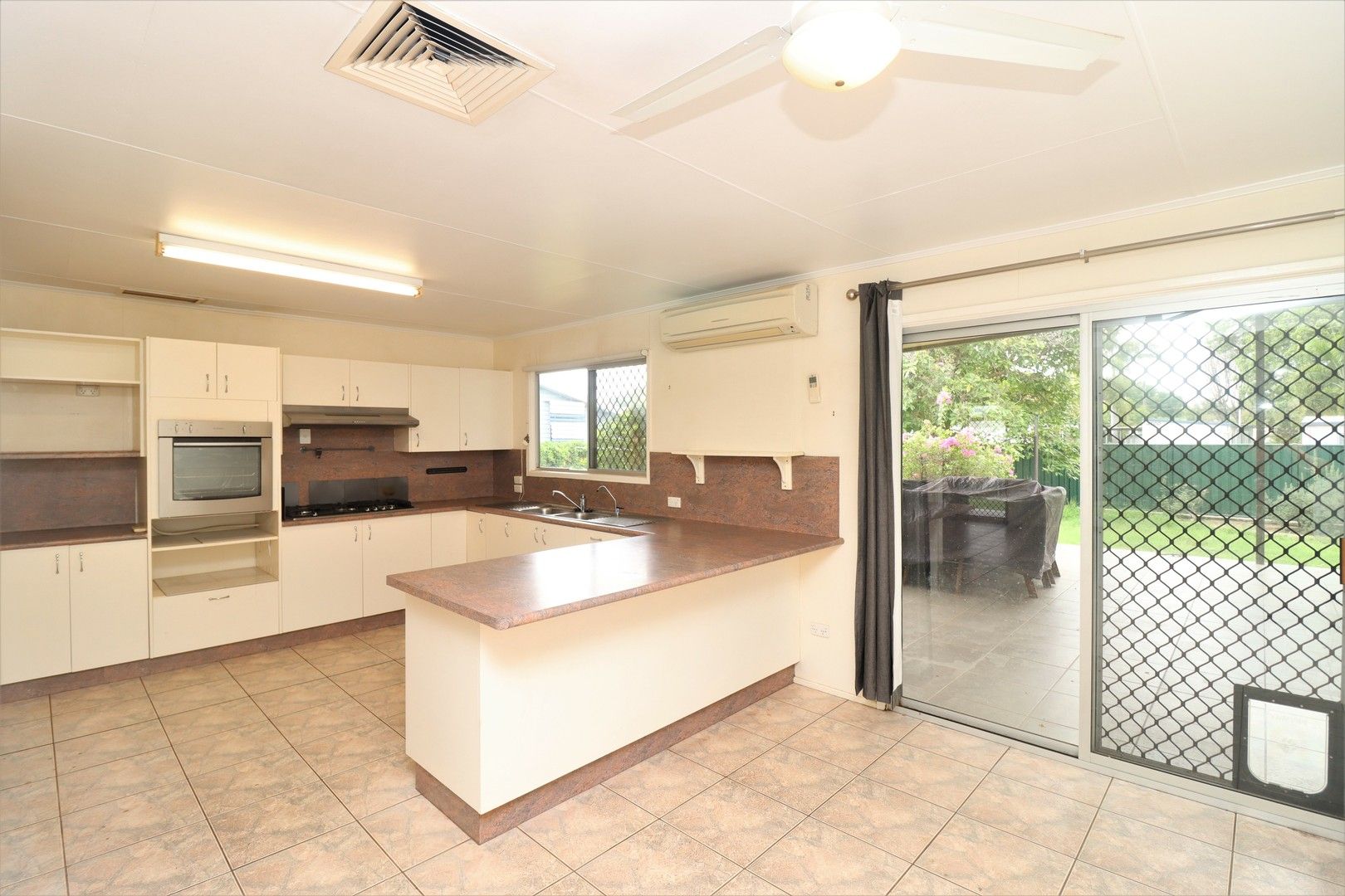 4 bedrooms House in 11 Samsa St MOUNT ISA QLD, 4825