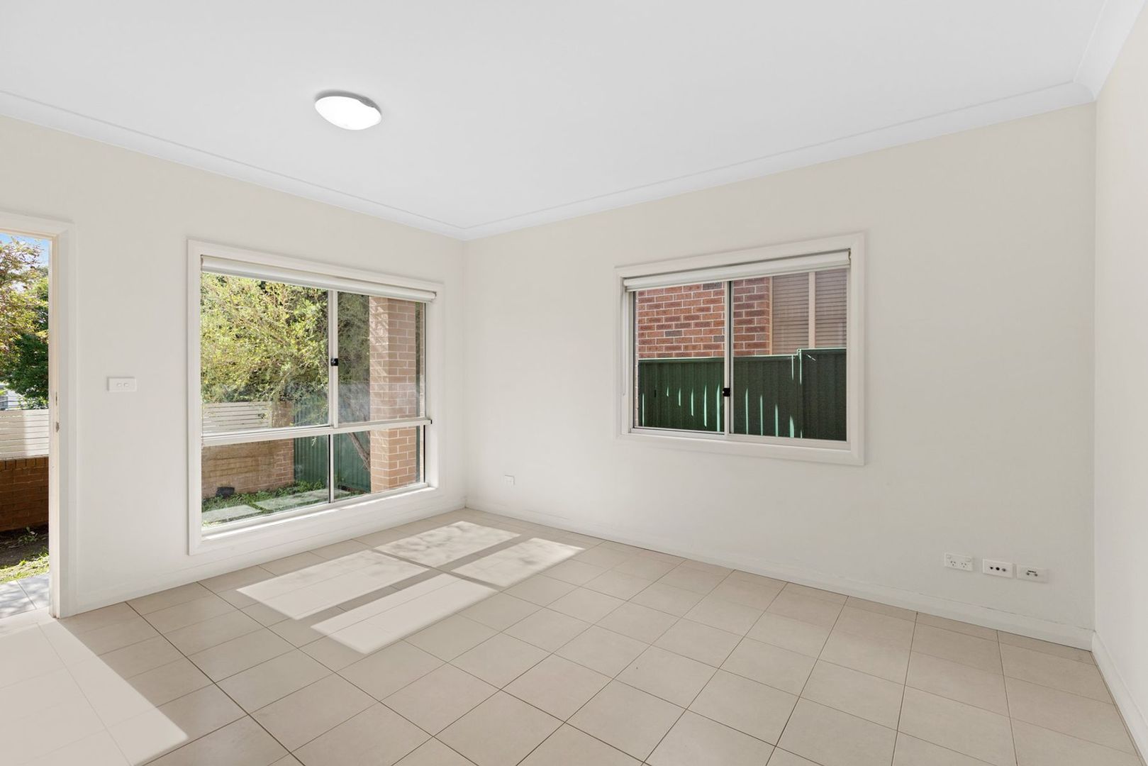 1/12-14 Browning Street, East Hills NSW 2213, Image 2