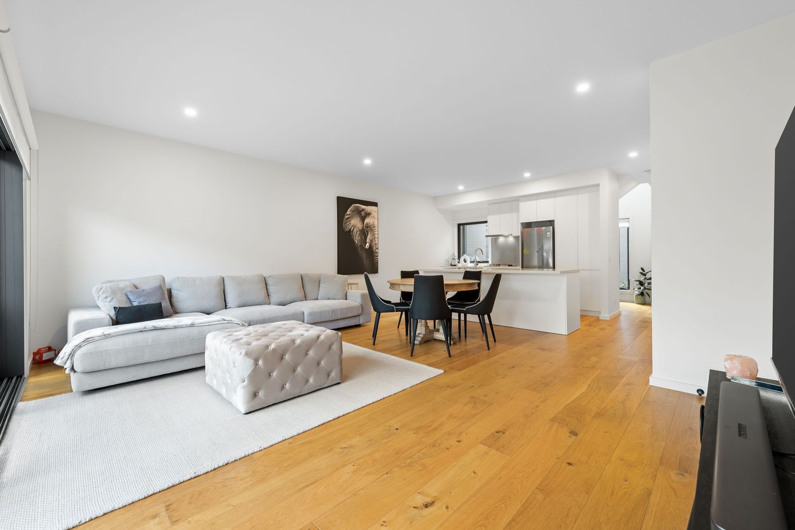 3 bedrooms Townhouse in 7 Radiance Place SPRINGVALE SOUTH VIC, 3172