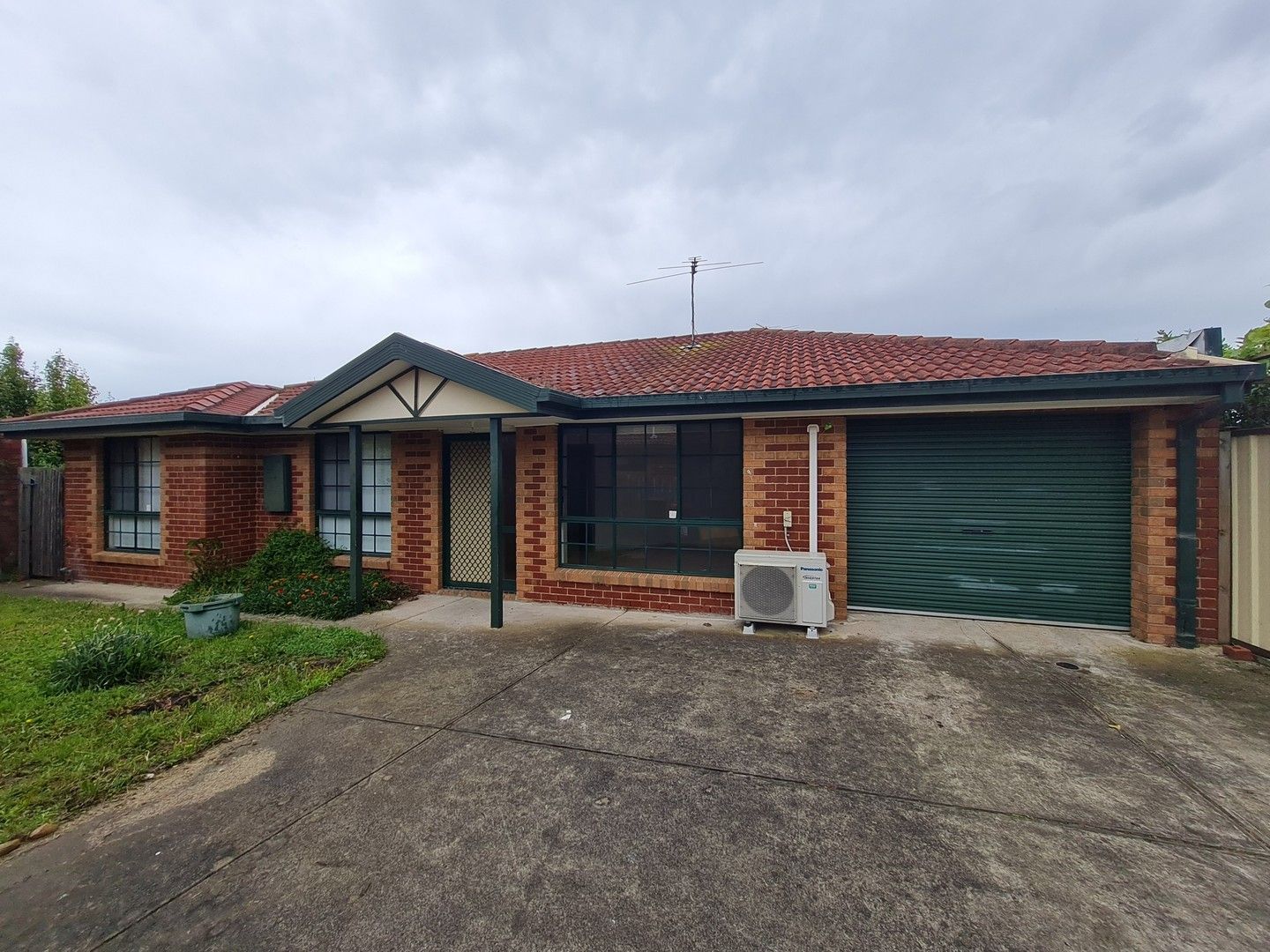 3 bedrooms Apartment / Unit / Flat in 33B Redesdale Street MEADOW HEIGHTS VIC, 3048