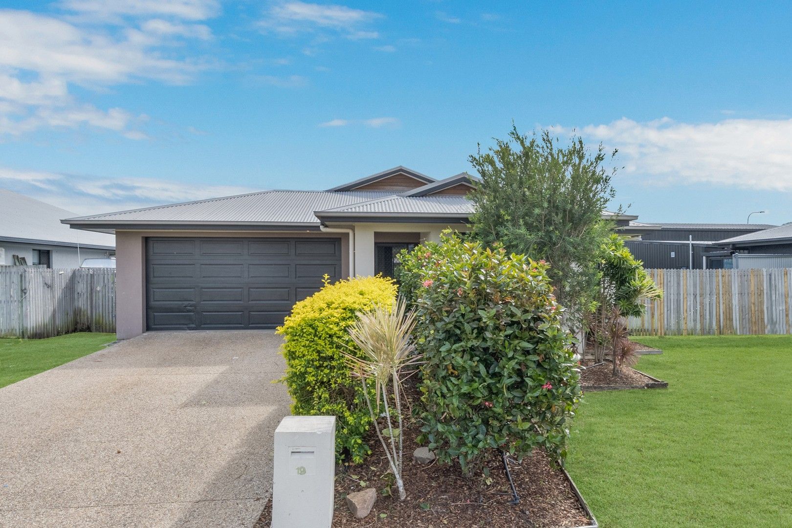 4 bedrooms House in 19 Wattlebird Avenue KELSO QLD, 4815