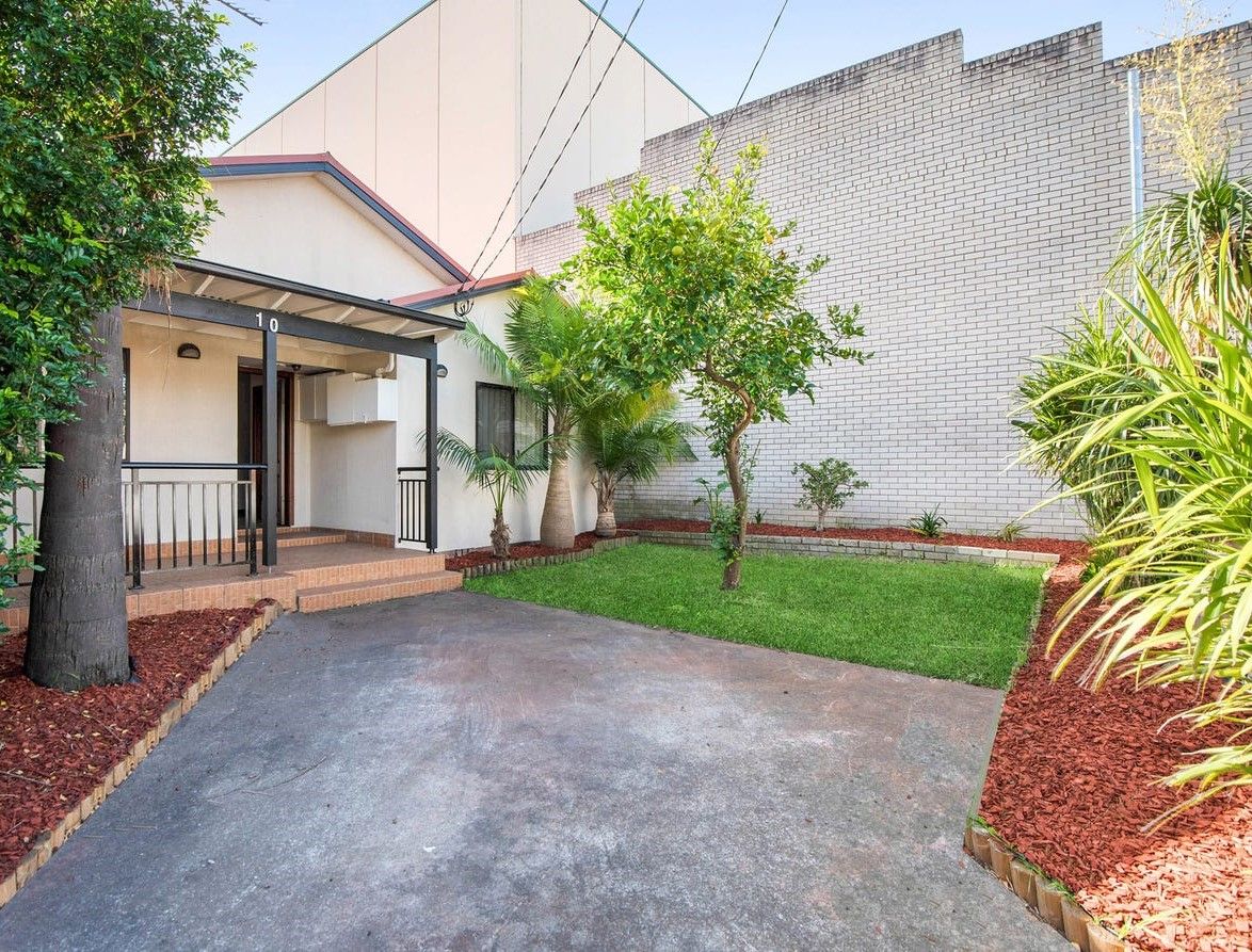 4 bedrooms House in 10 Pettit Ave LAKEMBA NSW, 2195