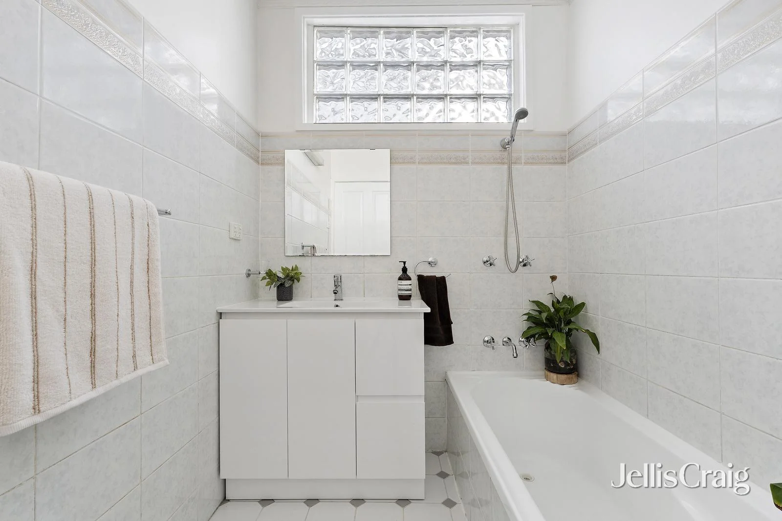 Additional image 13 of 3 Holyrood Avenue, Strathmore VIC 3041