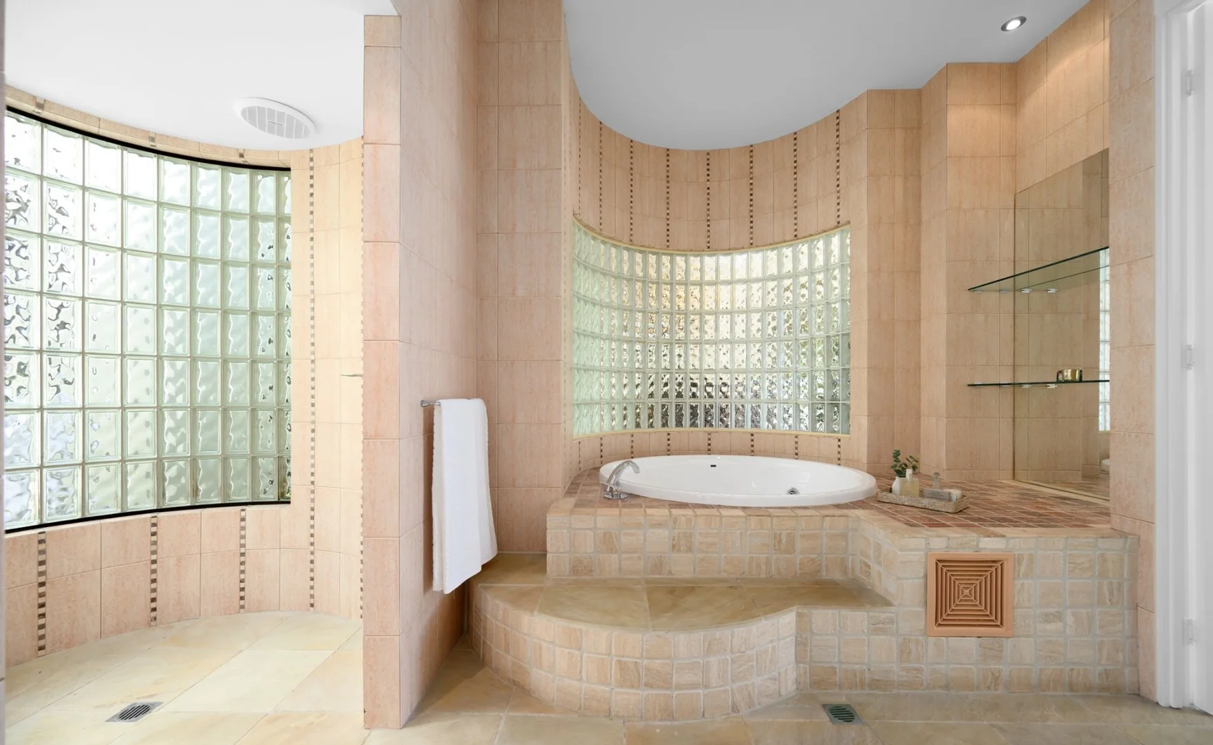 Additional image 17 of 9 Queen Guineveres Place, Paradise Point QLD 4216