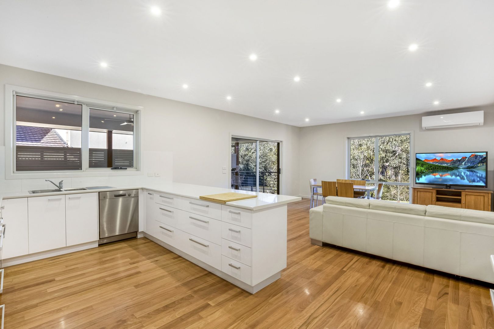 13 Georgian Court, Bright VIC 3741, Image 1