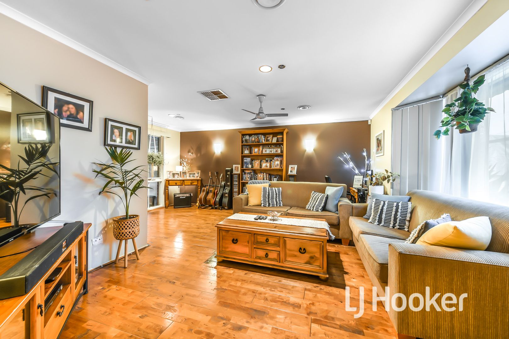 52 Leopold Crescent, Hampton Park VIC 3976, Image 2