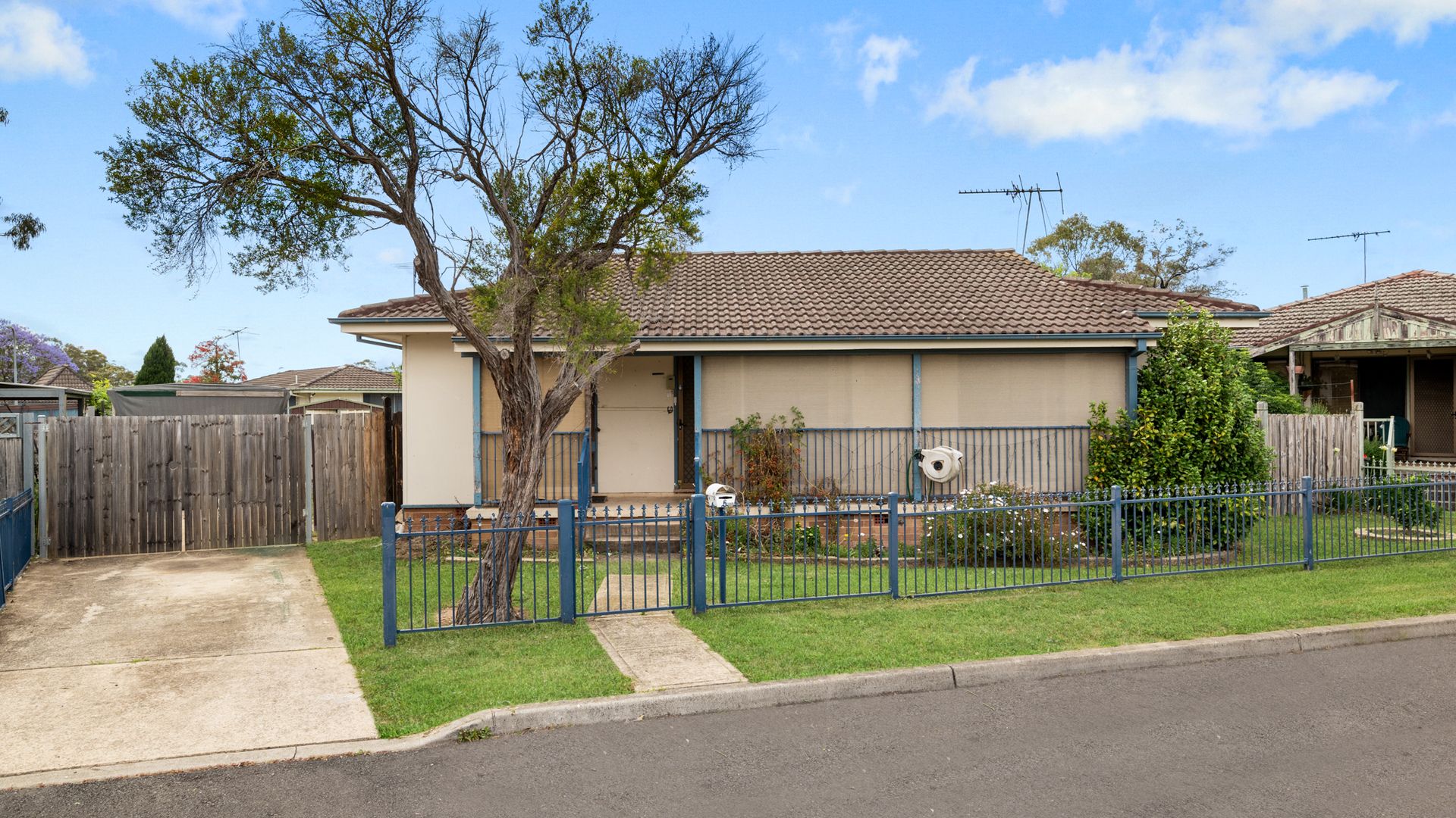 6 Coonong Way, Airds NSW 2560