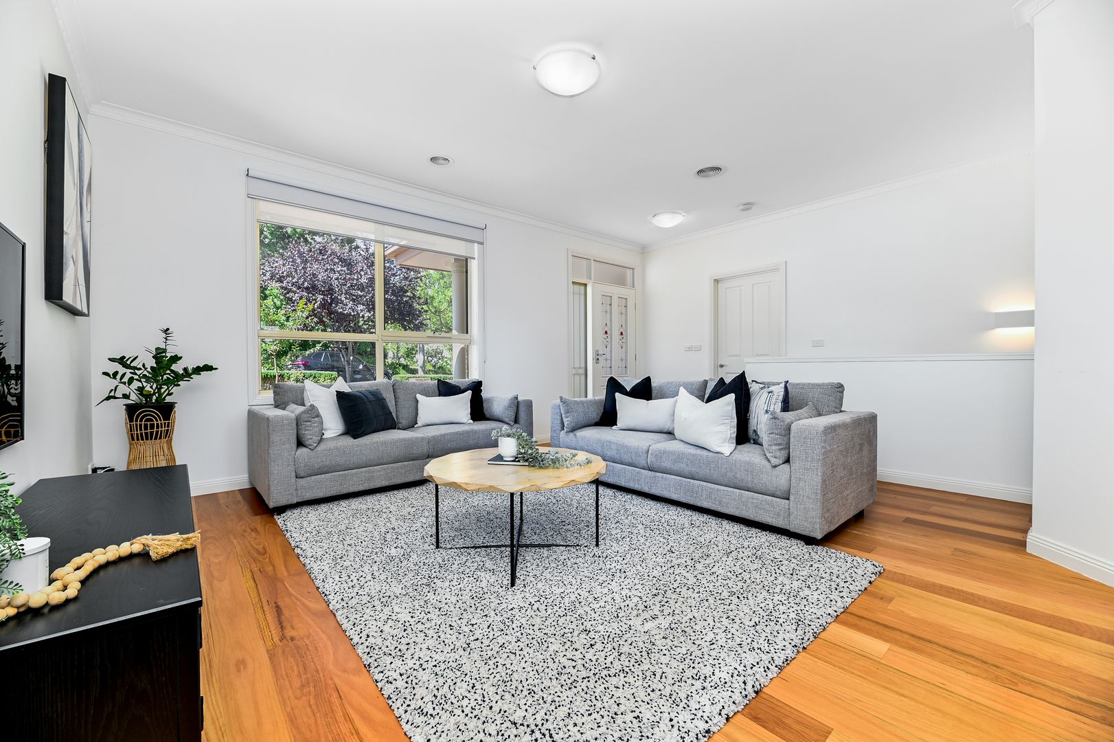 1/1 Avondale Grove, Mount Waverley VIC 3149, Image 1