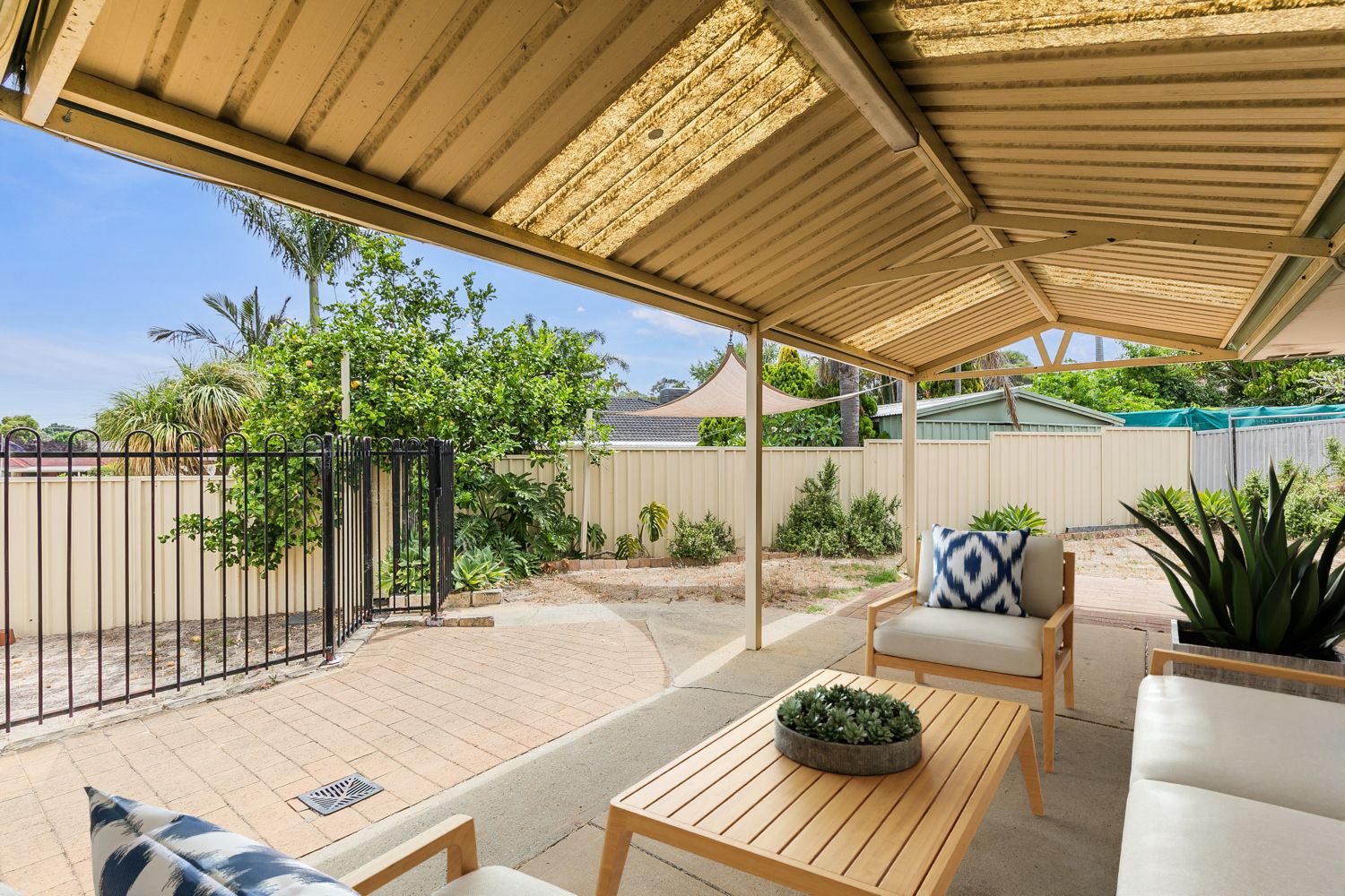 4 bedrooms House in 1 Chipper View PARMELIA WA, 6167