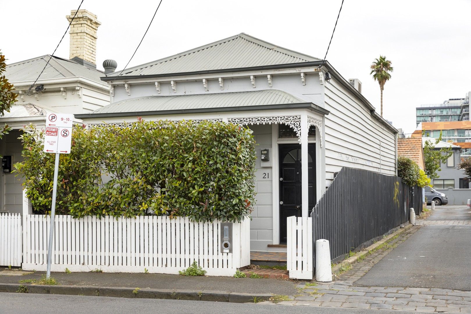 2 bedrooms House in 21 Duke Street WINDSOR VIC, 3181