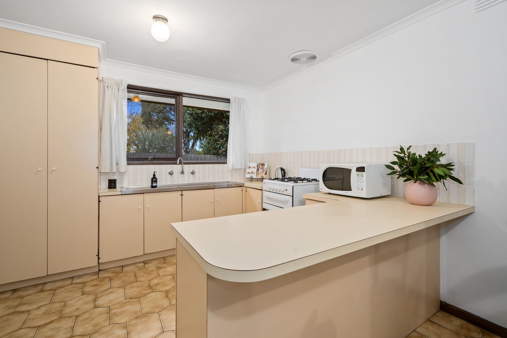 32 Holroyd Drive, Epping VIC 3076, Image 2