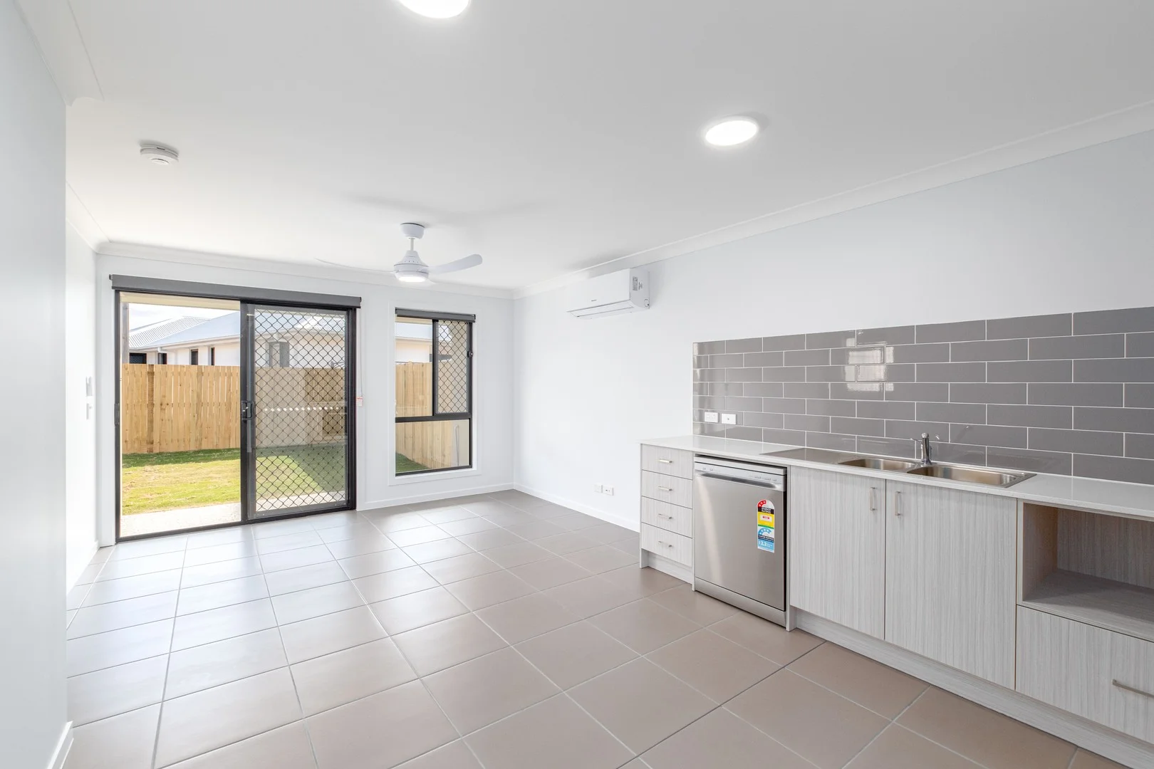 2/16 Agapanthus Place, Southside QLD 4570