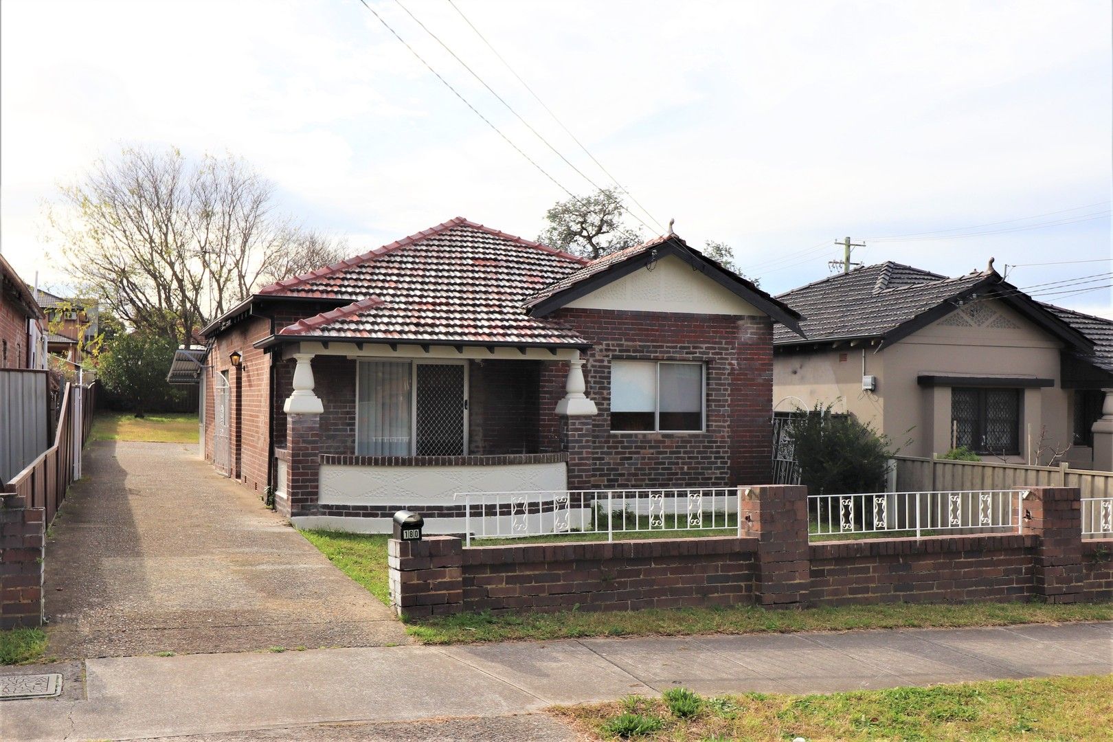 3 bedrooms House in 180 Woniora Road SOUTH HURSTVILLE NSW, 2221
