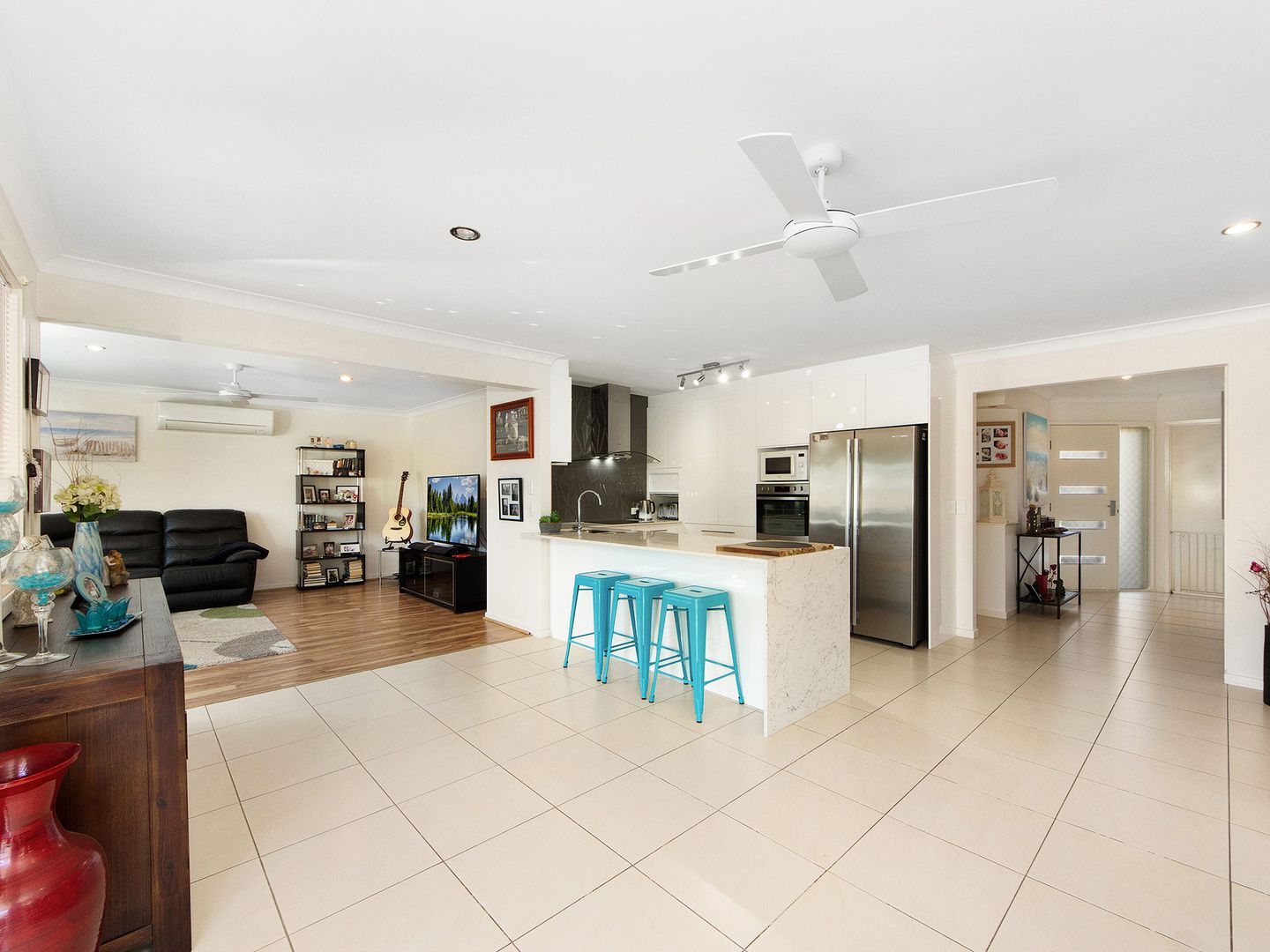 55 Merrilaine Crescent, Merrimac QLD 4226, Image 2