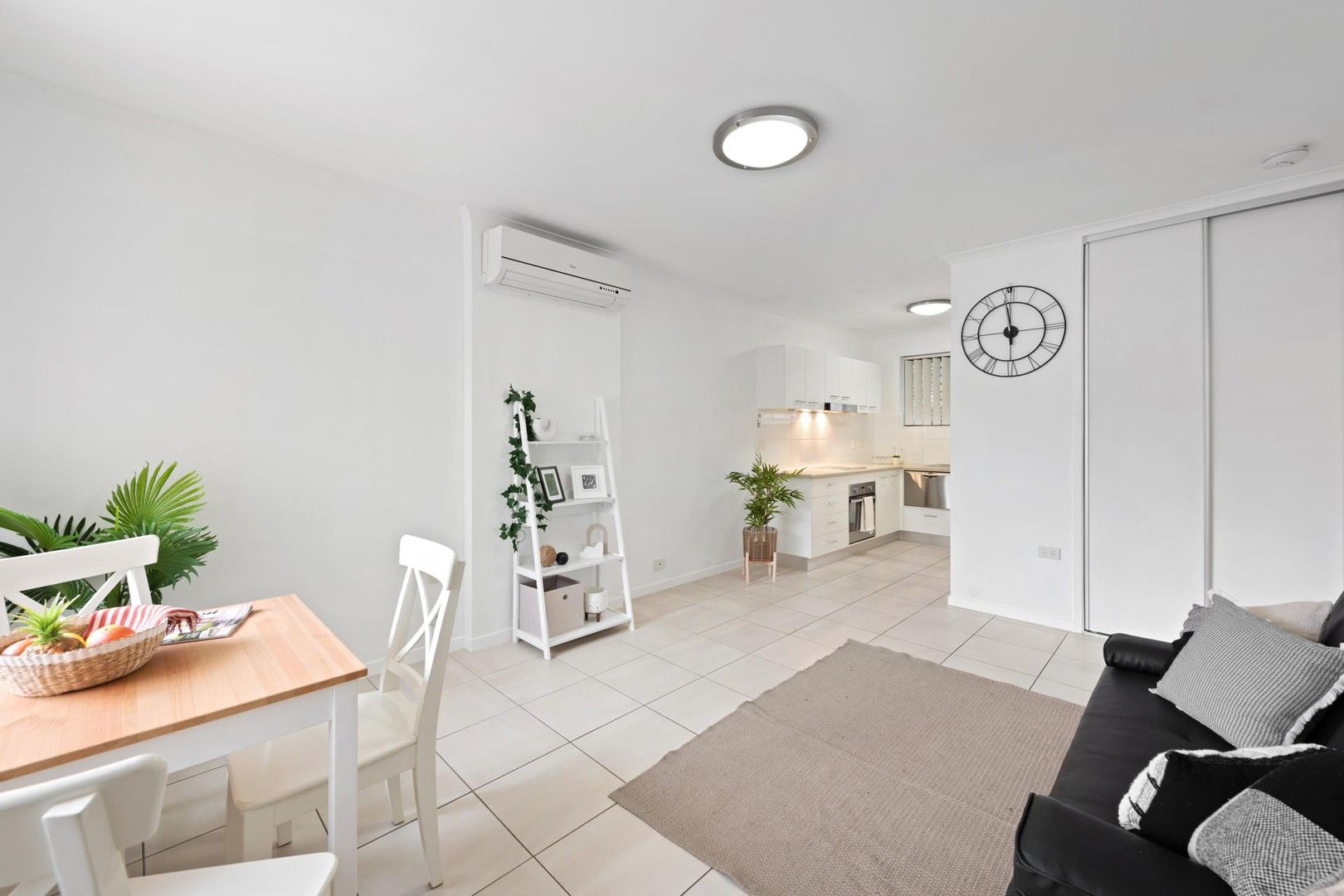 2 bedrooms Apartment / Unit / Flat in 2/498 Wynnum Road MORNINGSIDE QLD, 4170