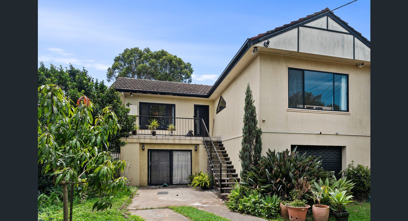 6 bedrooms House in 10 WILLIS STREET LANSVALE NSW, 2166