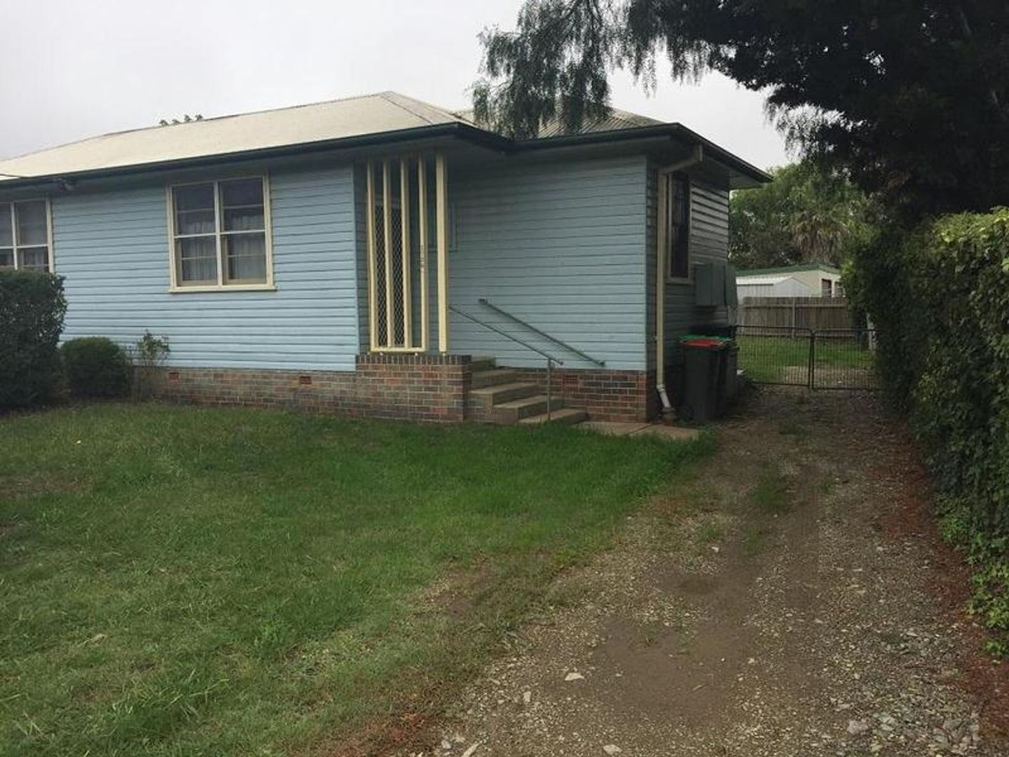 2 172 Canambe Street Armidale Nsw 2350 Apartment For Rent 180 00 Domain