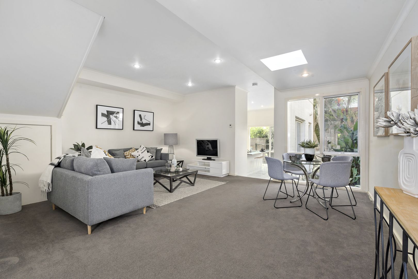 2 bedrooms House in 4 Acre Place MALVERN VIC, 3144