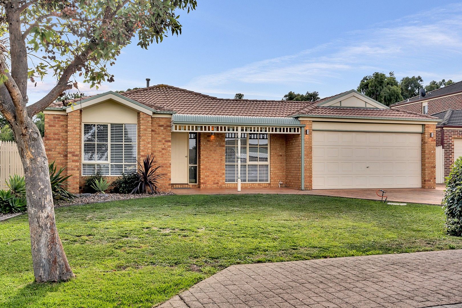 16 Heytesbury Crescent, Craigieburn VIC 3064, Image 1