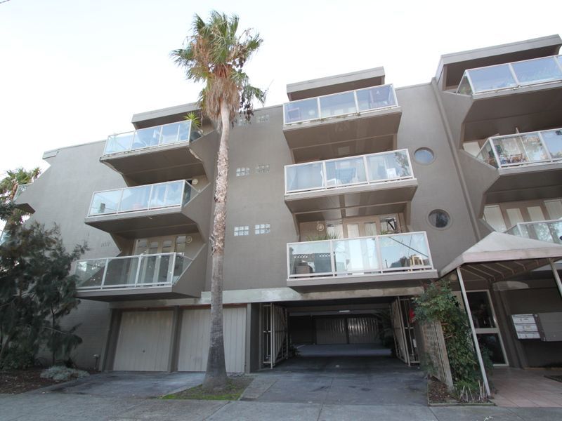 1 bedrooms Apartment / Unit / Flat in 2/340 Beaconsfield Parade ST KILDA WEST VIC, 3182