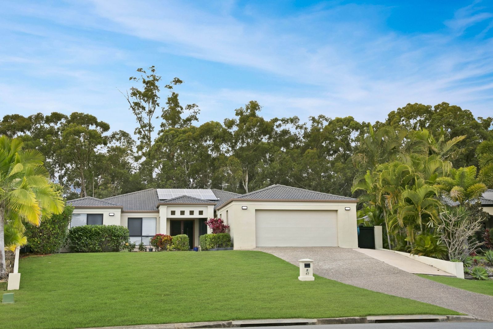 5 bedrooms House in 67 Arun Drive ARUNDEL QLD, 4214