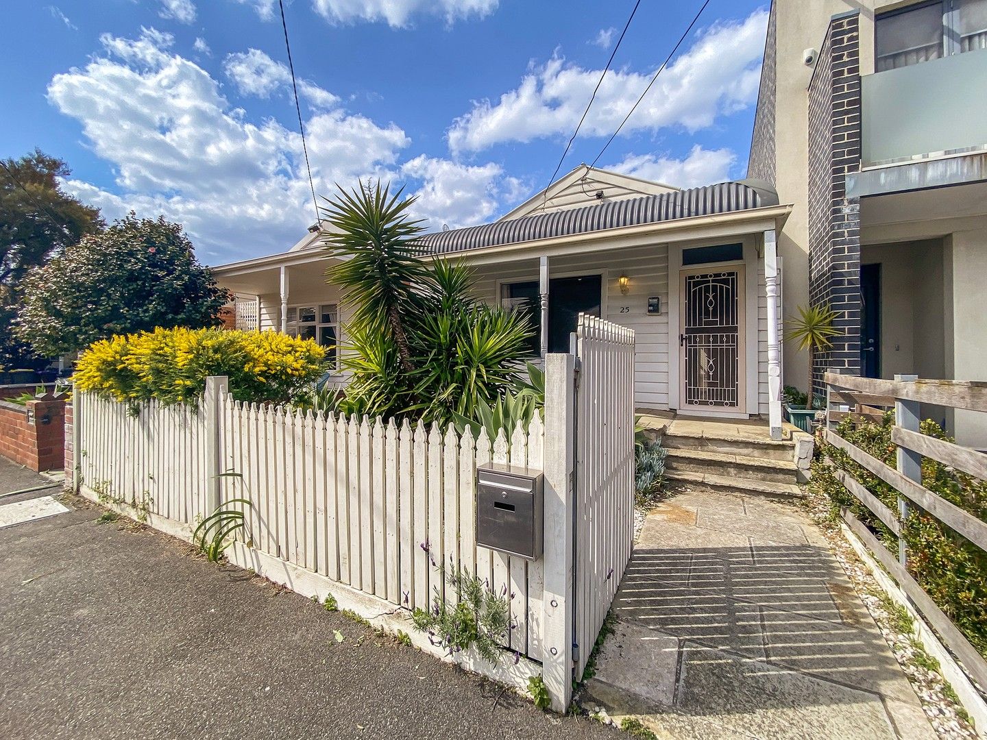 2 bedrooms House in 25 Hunter Street RICHMOND VIC, 3121