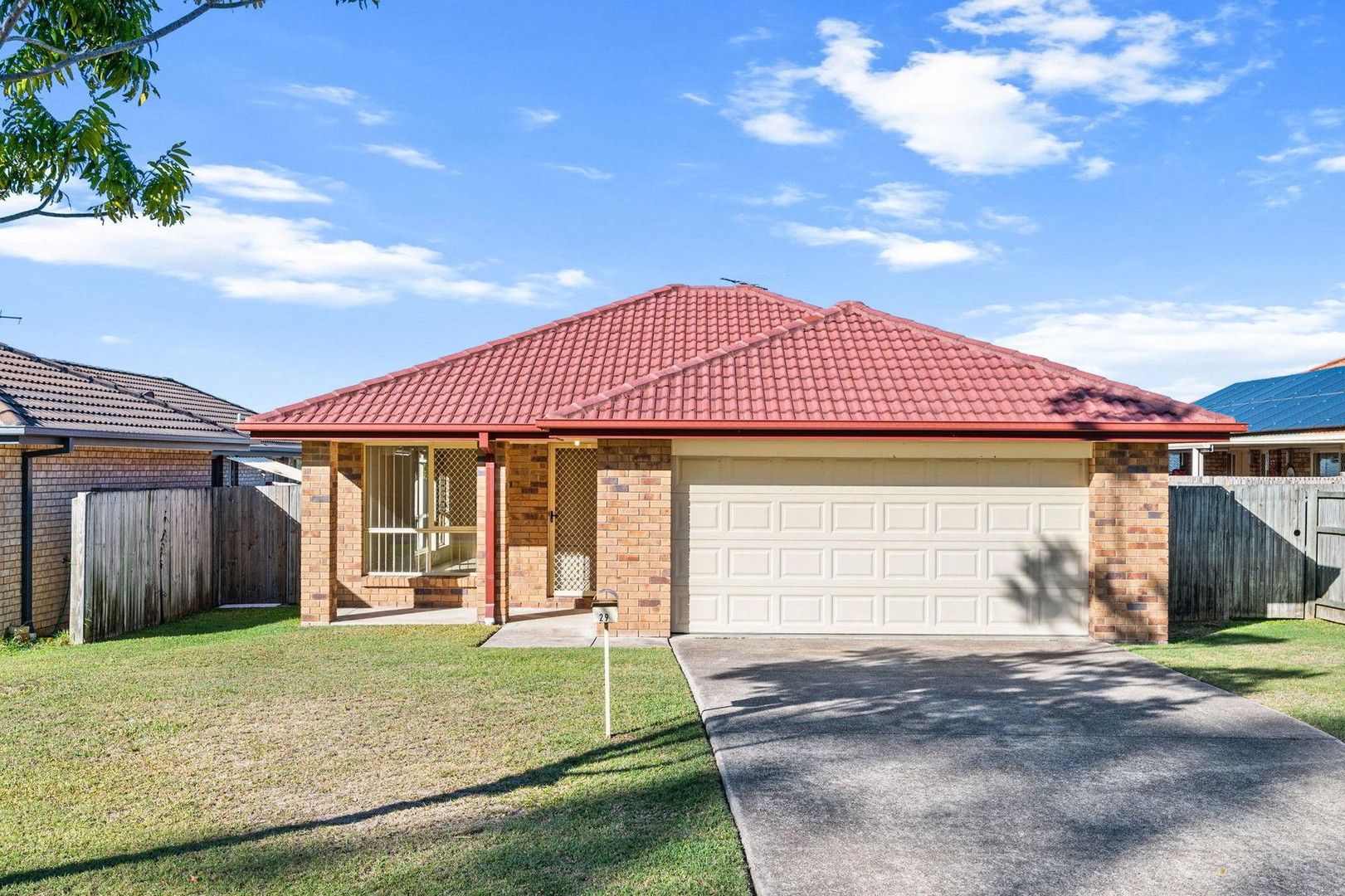 4 bedrooms House in 29 Clayton Court CRESTMEAD QLD, 4132