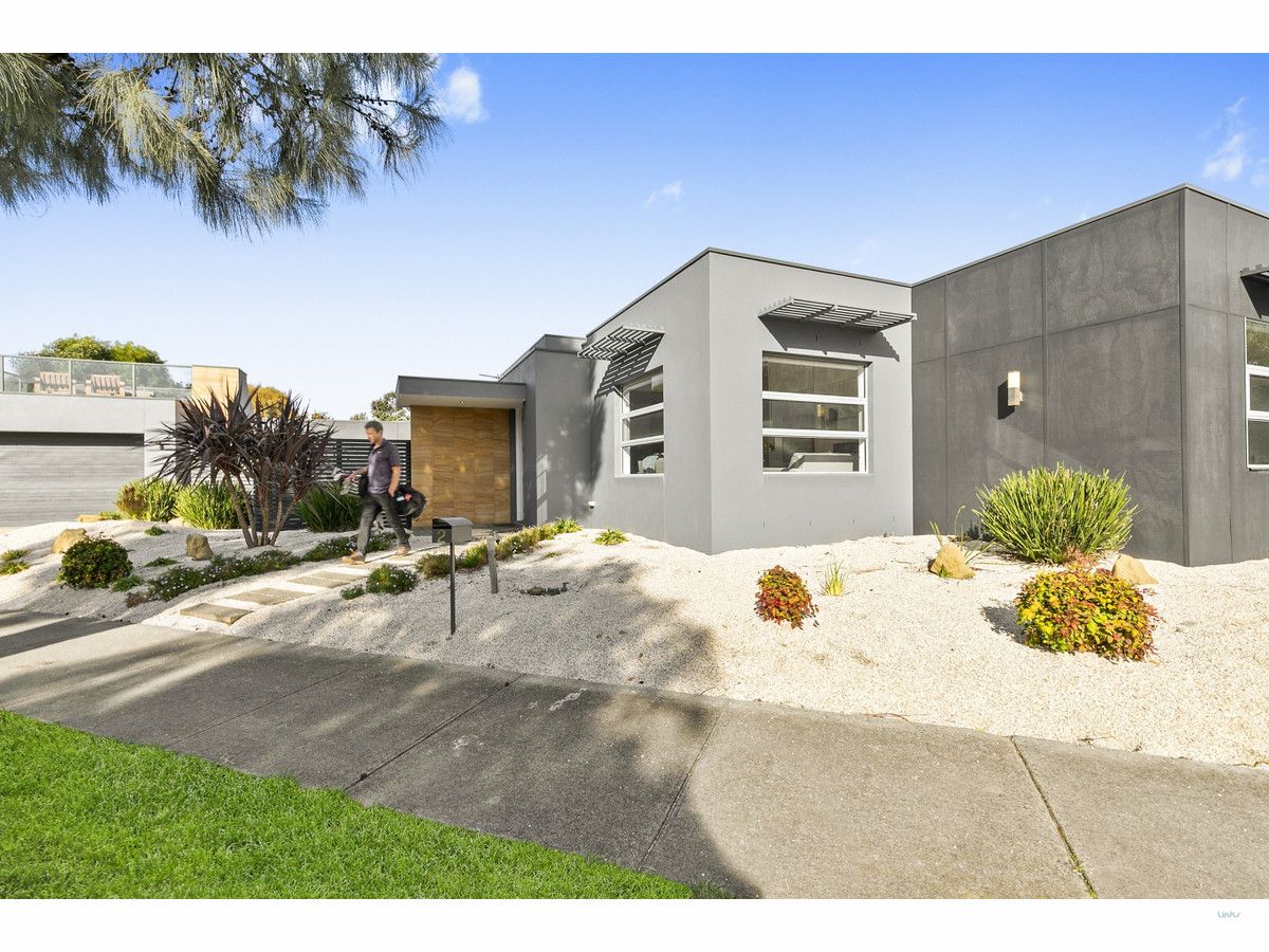 2 Gleneagles Close, Torquay VIC 3228, Image 2