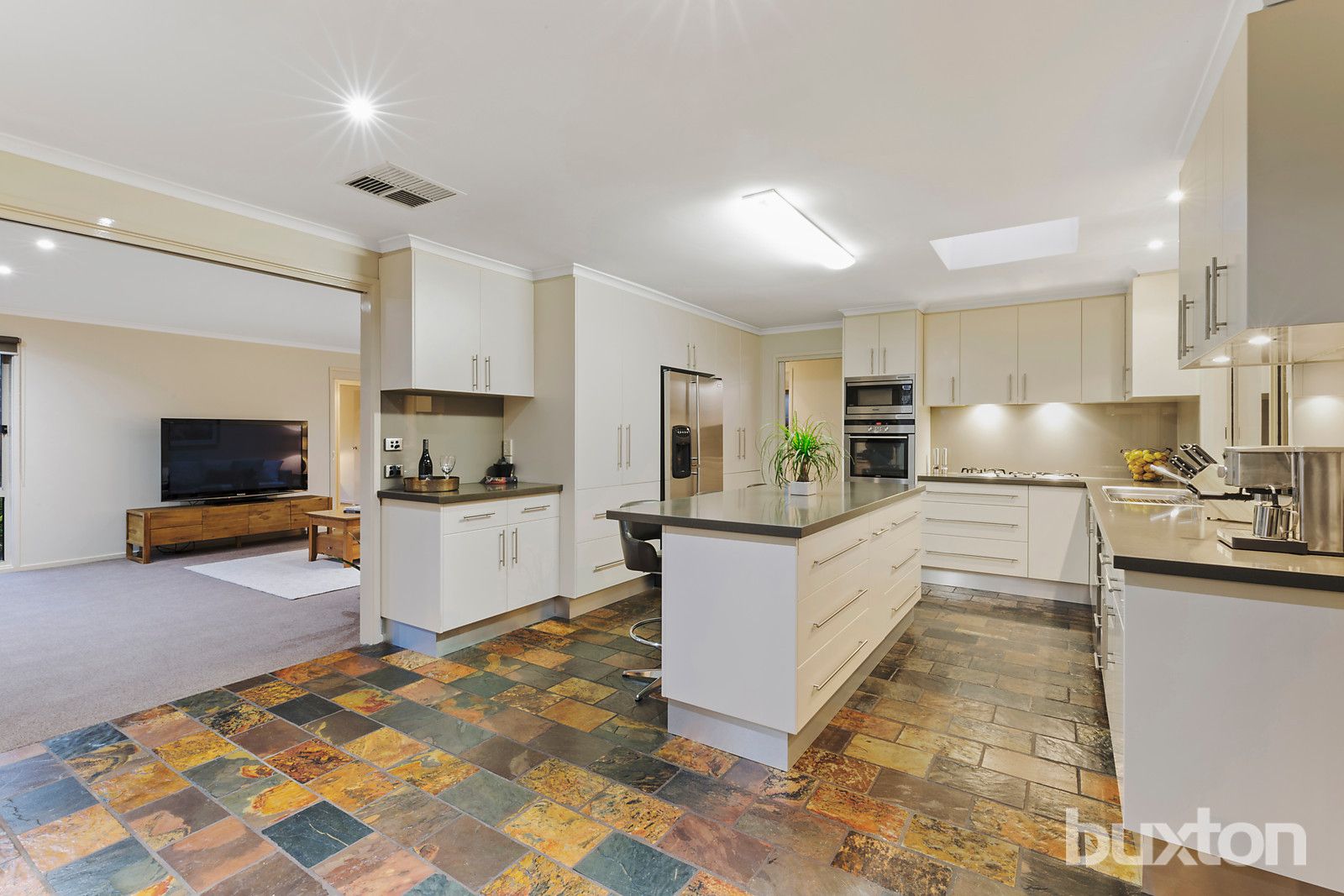 31 Dalbeattie Drive, Clarinda VIC 3169, Image 2