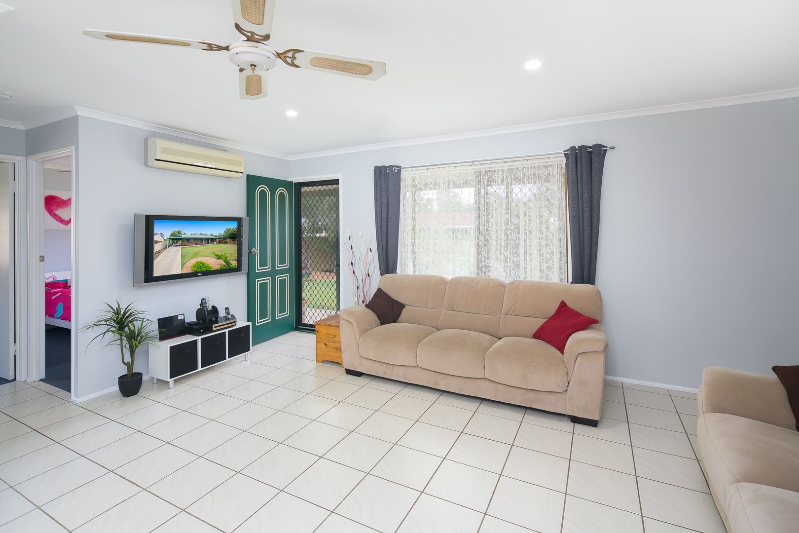27 Blue Water Avenue, Thornlands QLD 4164, Image 2