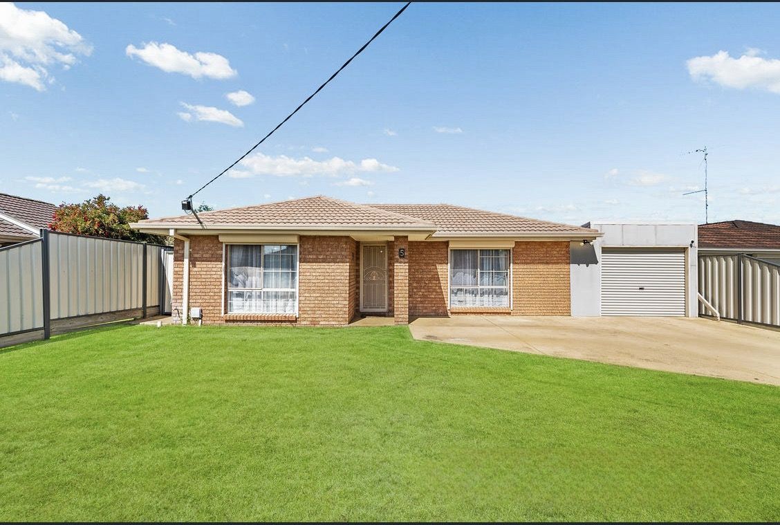 4 bedrooms House in 5 Bittern Court WERRIBEE VIC, 3030
