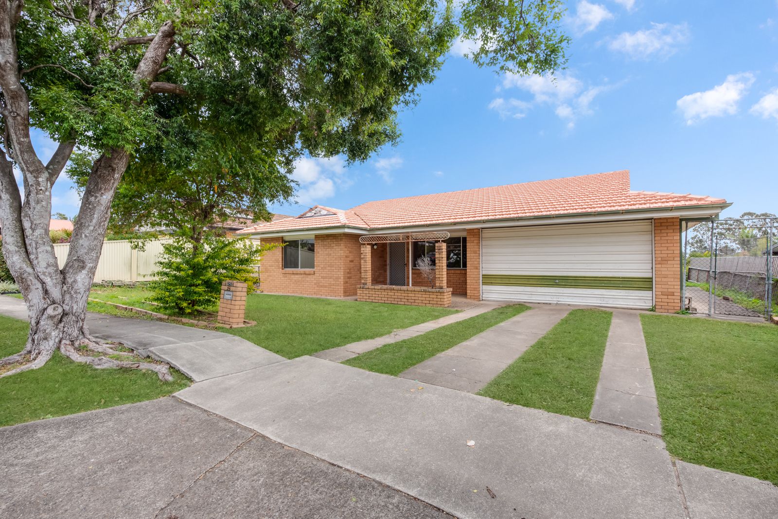 3 bedrooms House in 25 Taminga Street SUNNYBANK HILLS QLD, 4109