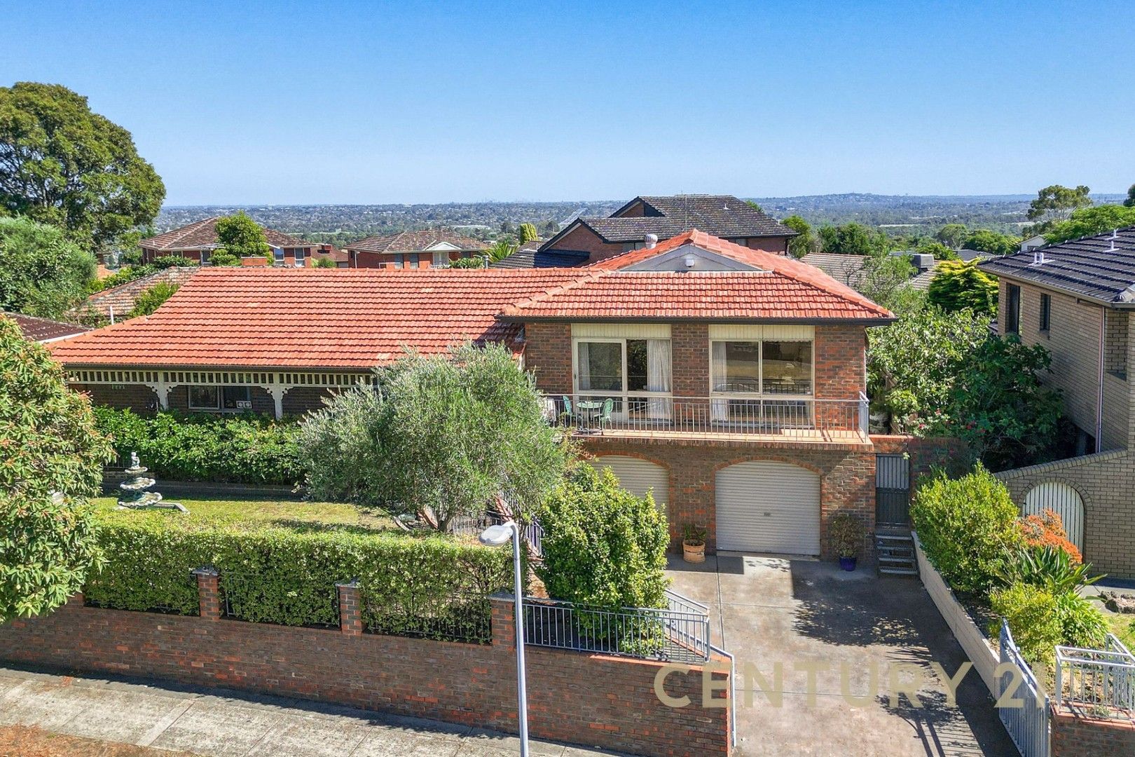 4 bedrooms House in 37 Daniel Solander Drive ENDEAVOUR HILLS VIC, 3802