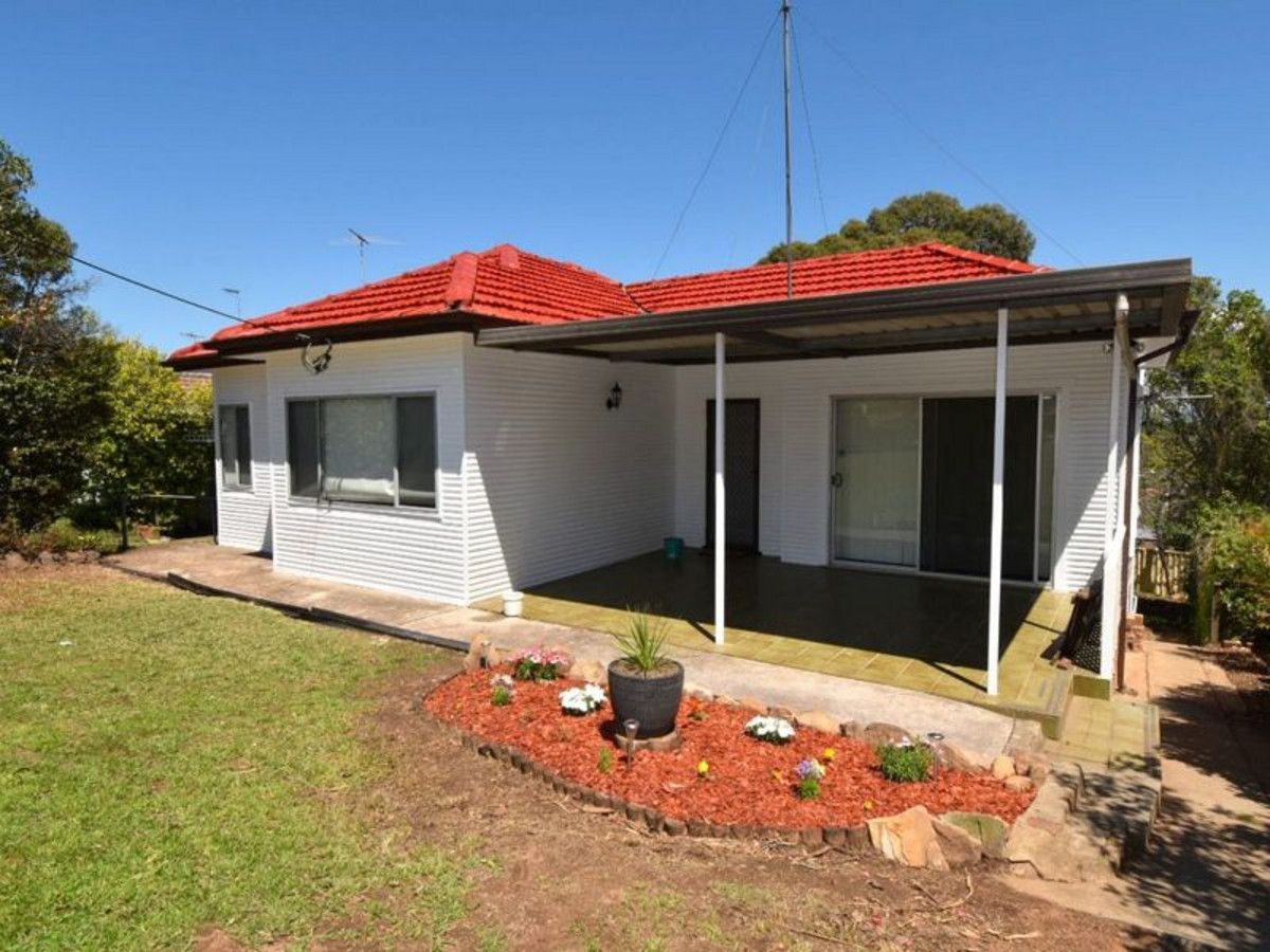 3 bedrooms House in 33 St Johns Road BRADBURY NSW, 2560