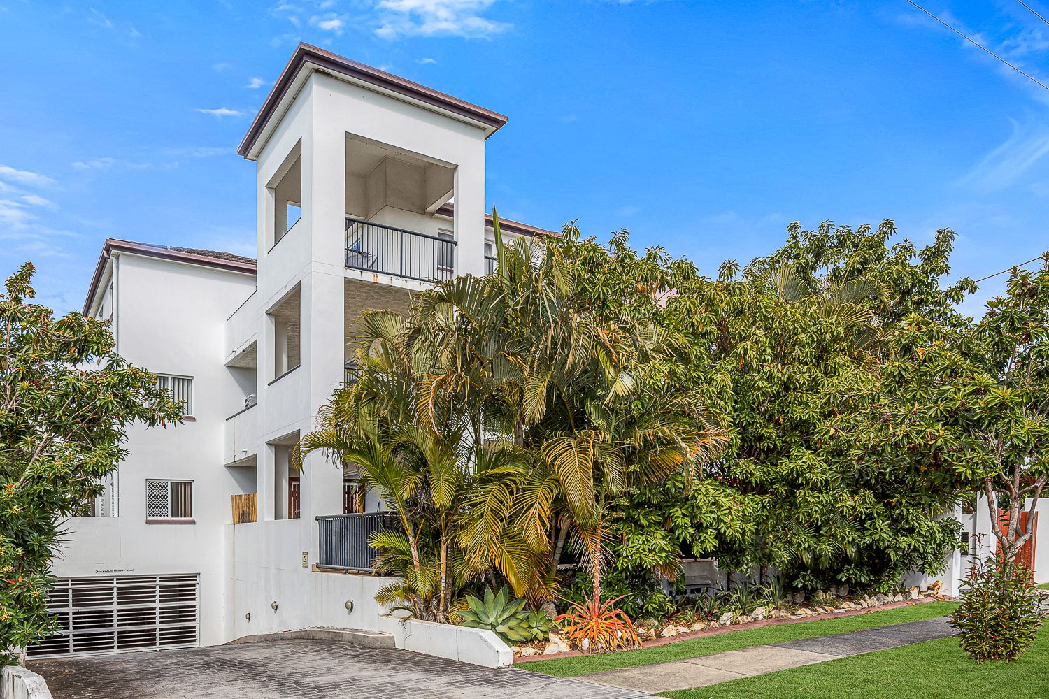 2 bedrooms Apartment / Unit / Flat in 1/97 Muir Street LABRADOR QLD, 4215