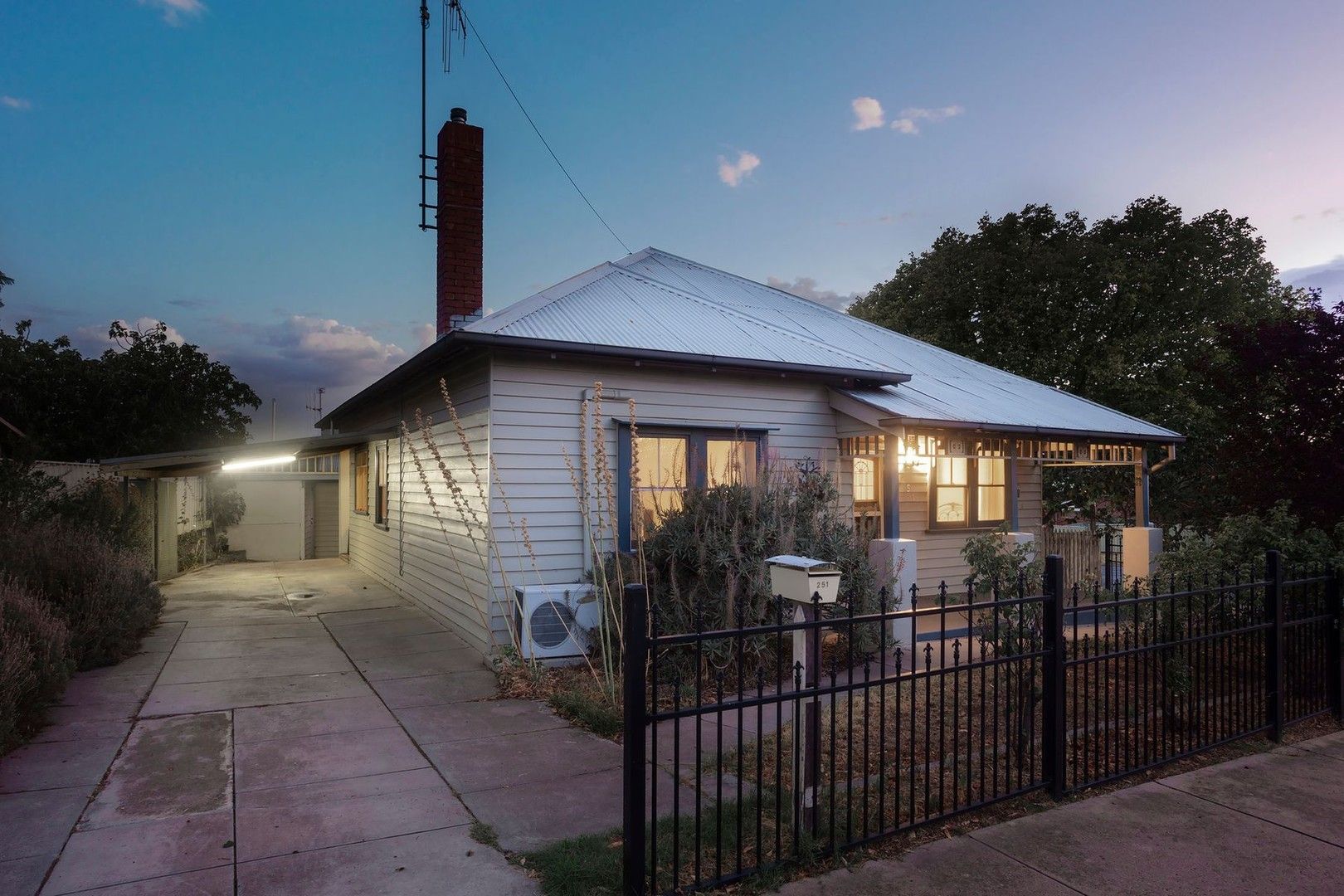 2 bedrooms House in 251 Mackenzie Street GOLDEN SQUARE VIC, 3555