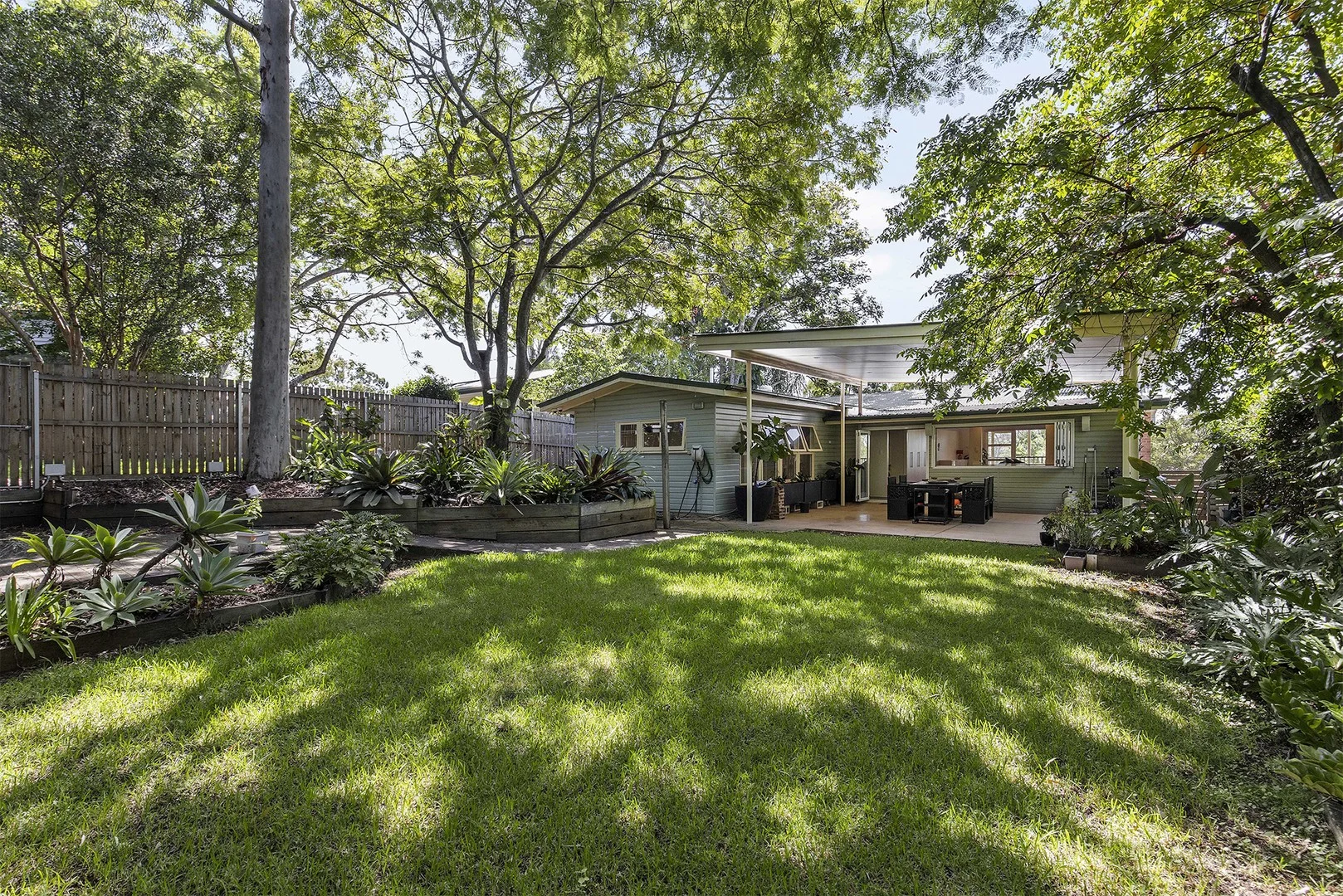 8 Blackstone Street, Indooroopilly QLD 4068