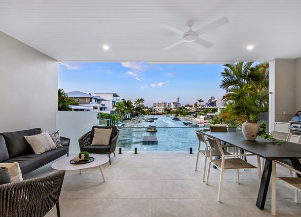 2/5 Merrimac Boulevard, Broadbeach Waters QLD 4218