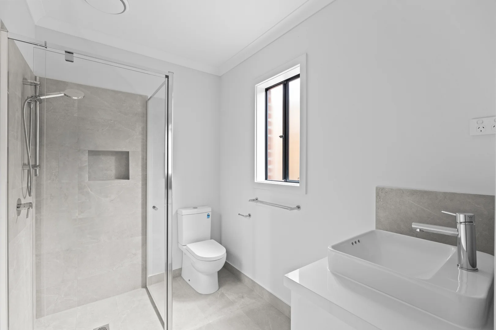 Additional image 11 of R1/6 PENSTONE CRESCENT, Lara VIC 3212