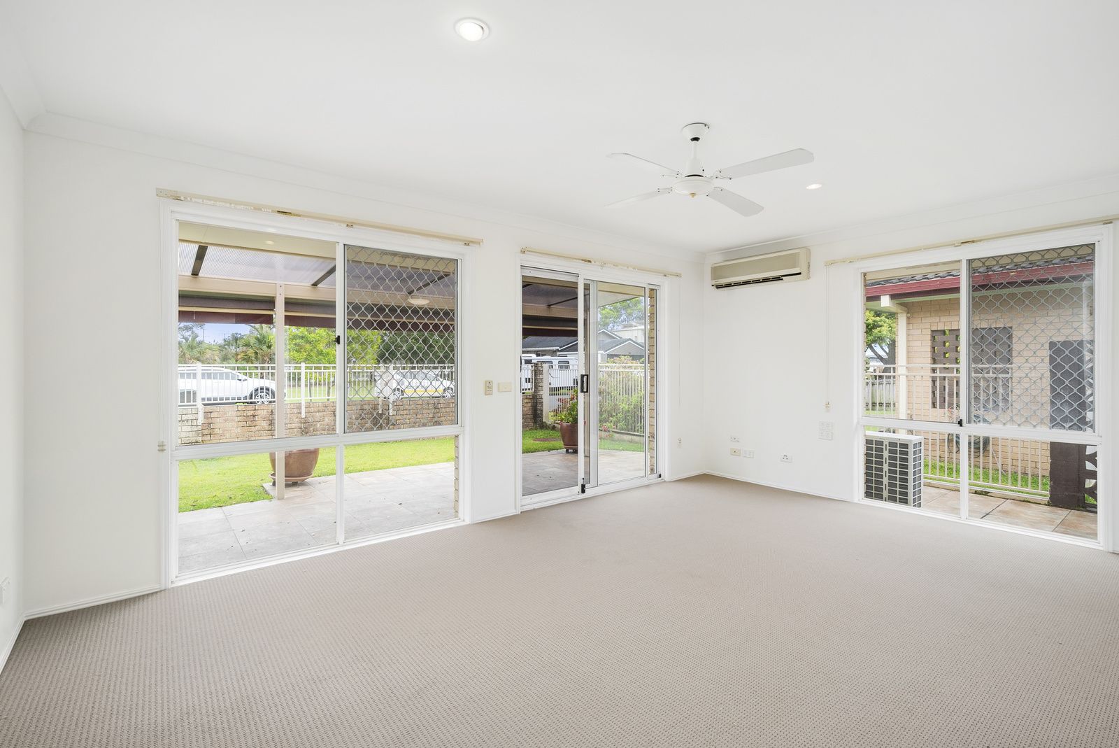 3 bedrooms Duplex in 1/49 Laguna Avenue PALM BEACH QLD, 4221