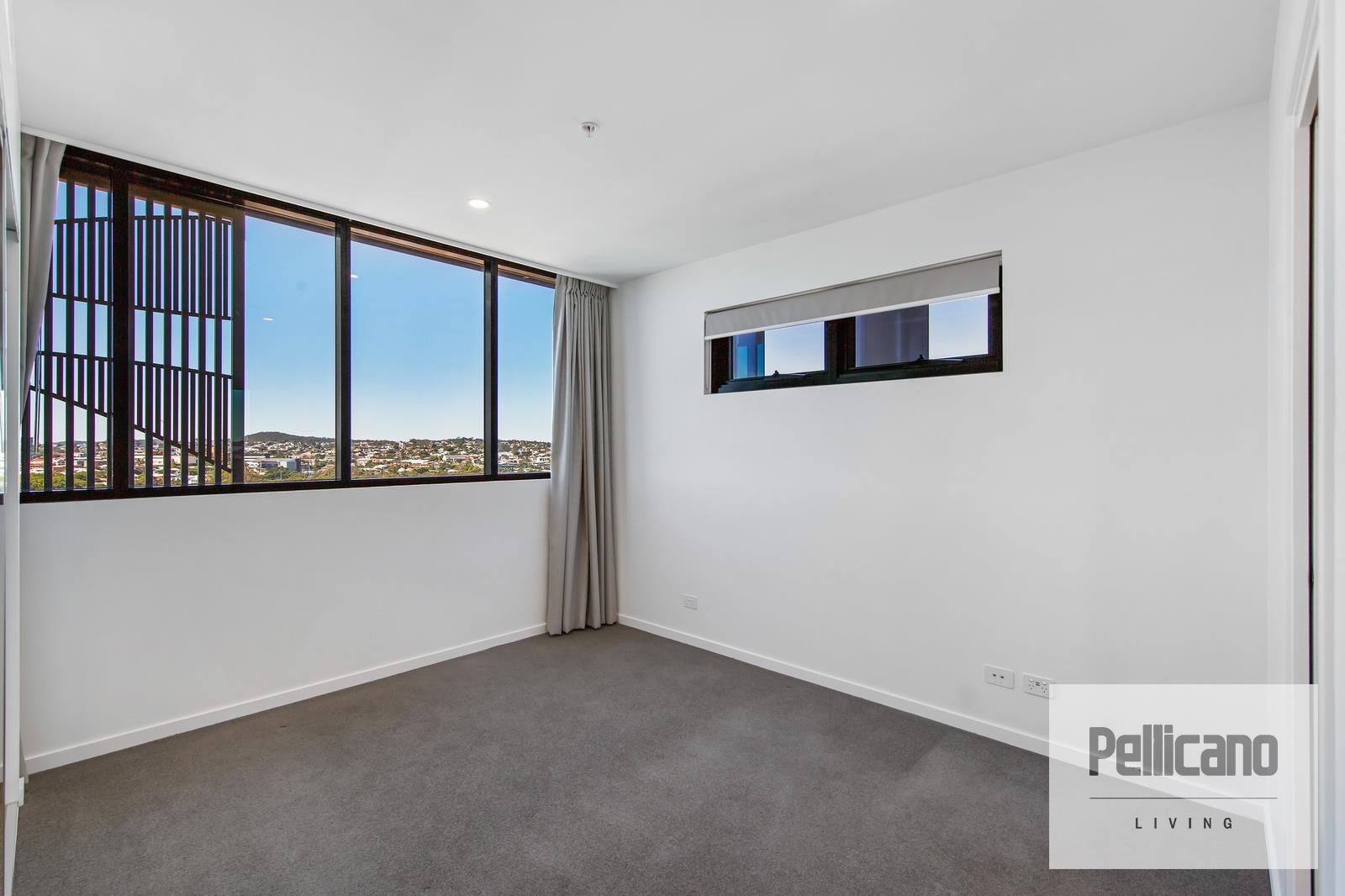 2 bedrooms Apartment / Unit / Flat in 1107/19 Deshon Street WOOLLOONGABBA QLD, 4102