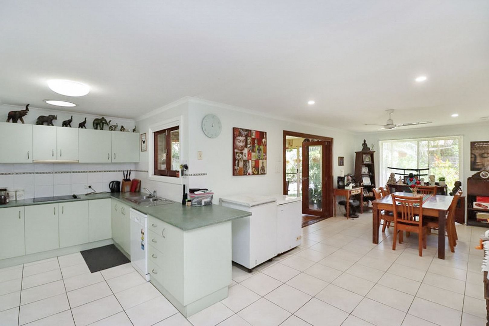 15 Conondale Court, Torquay QLD 4655, Image 2