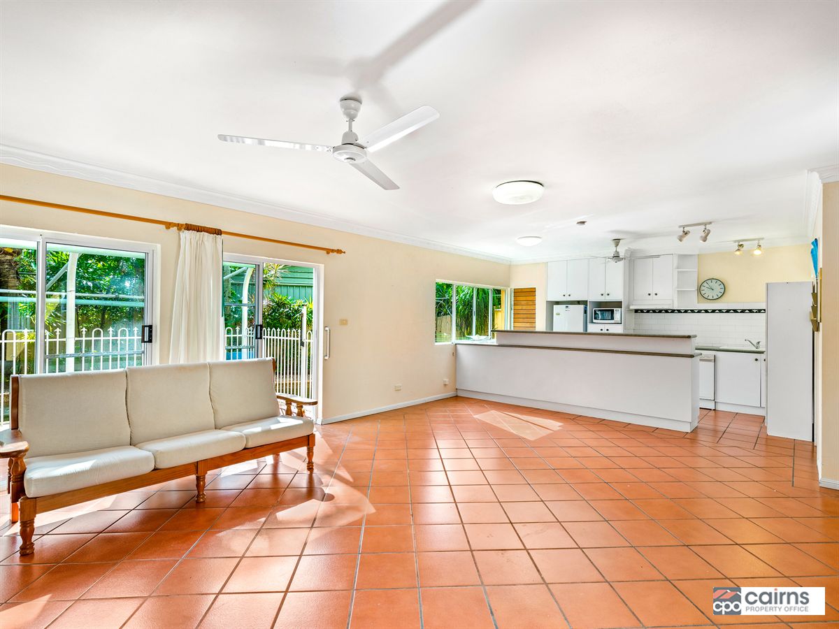 10 Opal Reef Court, Clifton Beach QLD 4879, Image 2